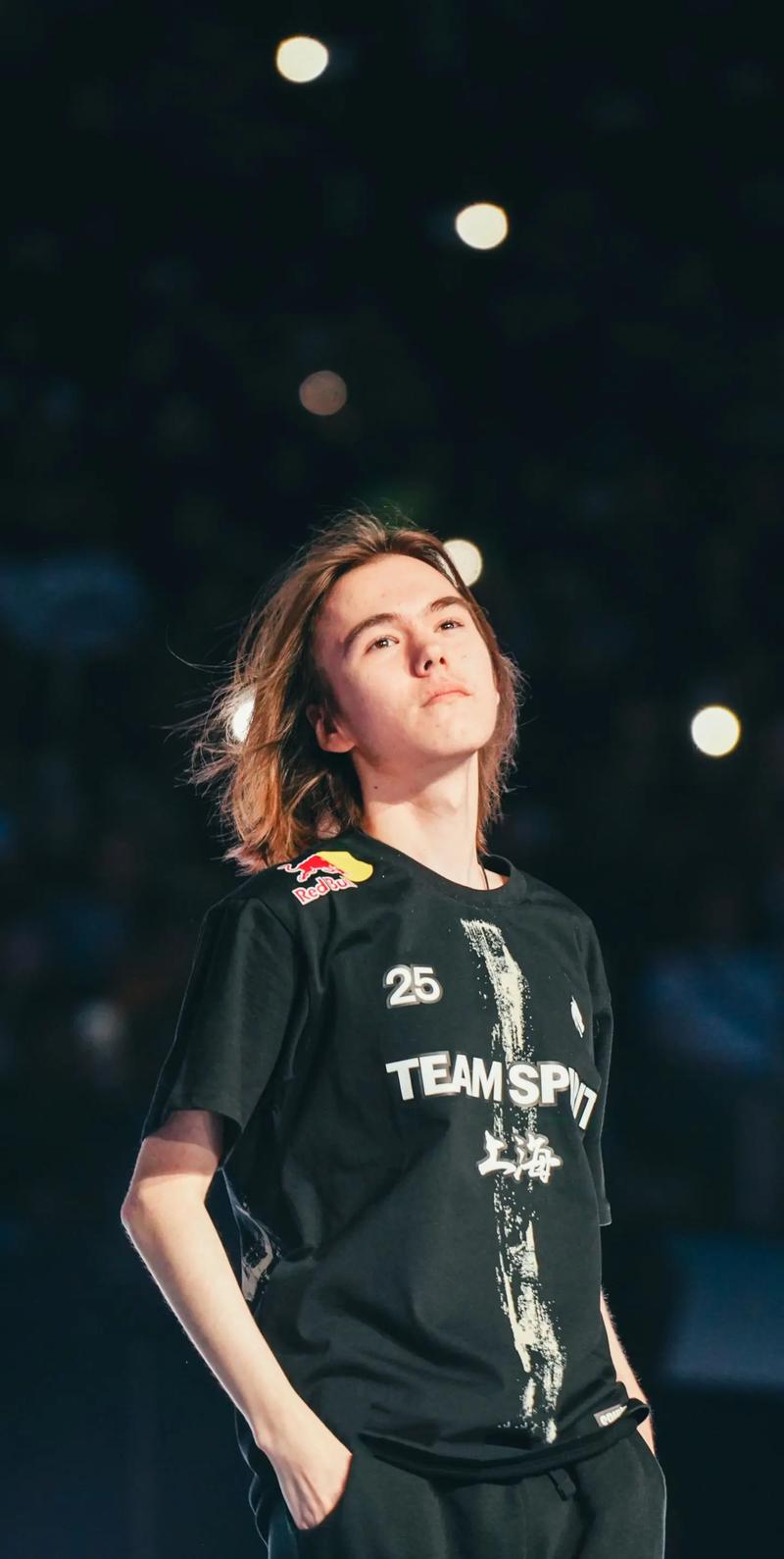 黄旭东：LOL选手抱怨石油杯经济舱，年轻选手没吃过苦啊！