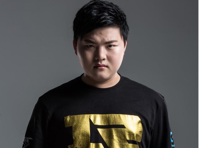 EDward Gaming 和 Weibo Gaming 在 LPL Split 2 2025 中取得胜利